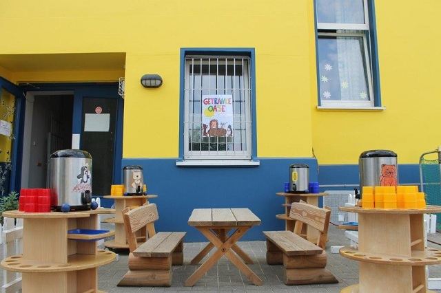 Die Getränkeoase, an der sich die Kinder selbst etwas einschenken
