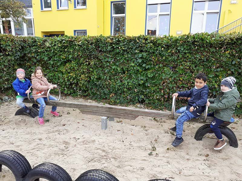 Wippe auf dem Außengelände der Kita